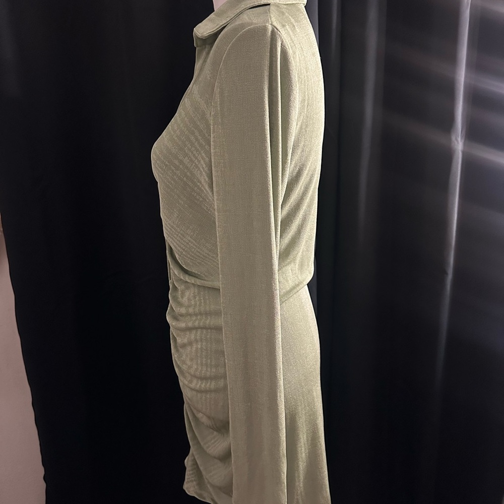 Green Ruched Button-Up Dress - Picture 2 of 4